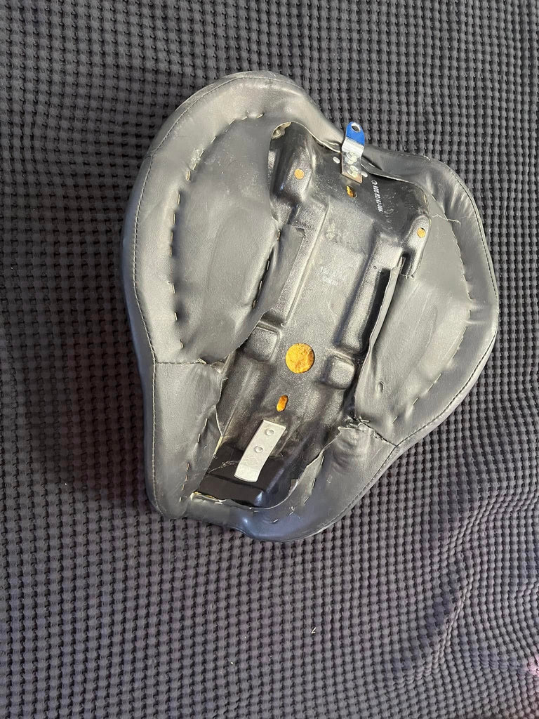 USED HARLEY DYNA OEM SOLO SEAT 1996-2003 FXD MODELS - The Speed Shop Canada