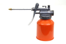 Load image into Gallery viewer, V-Twin Metal Squirt Oil Can