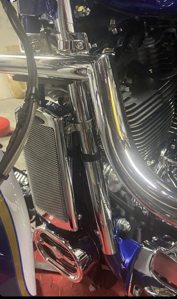 Center Frame Mount Oil Cooler Non Abs  St `01 17  Chrome