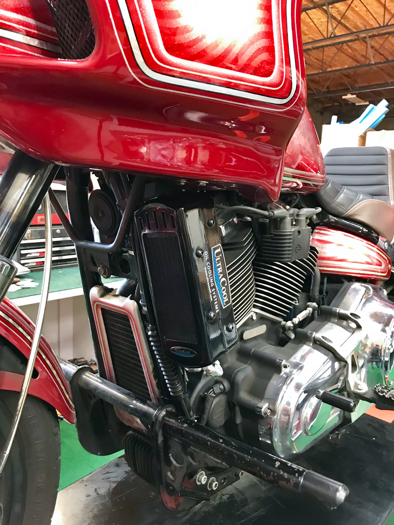 Side Mount Oil Cooler M8 Softail `17 23  Gloss Blk