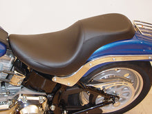Load image into Gallery viewer, Smoothie Saddle Seat Black Naugahyde