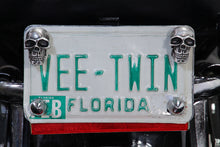Load image into Gallery viewer, Silver Skull License Plate Bolt Set