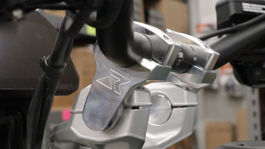 Pivoting Bar Riser 2.4in Silver Bmw
