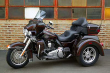 Load image into Gallery viewer, National Cycle V-Stream Light Tint Ultra Low Windshield on motorcycle with sissy bar, providing wind protection and style.