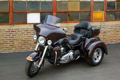 National Cycle V-Stream Light Tint Ultra Low Windshield mounted on motorcycle with sissy bar, providing wind protection and style.