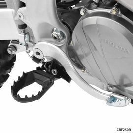 ZETA Max Foot Peg Hon Black foot controls for motorcycles, showcasing durable metal construction and sleek black finish.