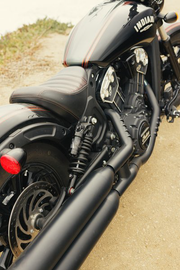 FOX Qs3 Qsr piggyback suspension for Indian Scout with +1 inch standard spring, showcasing the shock absorber and mounting details.