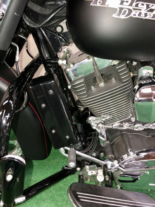 Side Mount Oil Cooler Tc Touring `09 16  Gloss Blk