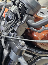 Load image into Gallery viewer, Handlebar Riser 1.5 In Black Hon