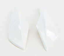 Load image into Gallery viewer, Top Front Vents Left/Right Matte White Ff 88/Gm 64