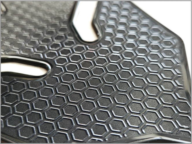 Ultra Thin Tank Pad Hexagons Black