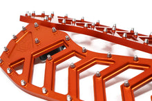 Load image into Gallery viewer, CT SPIKED ARROW FLOORBOARDS HARLEY DAVIDSON MODELS 86-24 - The Speed Shop Canada