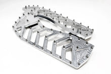 Load image into Gallery viewer, CT SPIKED ARROW FLOORBOARDS HARLEY DAVIDSON MODELS 86-24 - The Speed Shop Canada