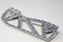 Load image into Gallery viewer, CT MX STYLE FLOORBOARDS HARLEY DAVIDSON BAGGERS AND SOFTAILS 84-24 - The Speed Shop Canada