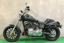 Load image into Gallery viewer, Dyna Oil Cooler Front Mount Dyna `93 17  Gloss Blk