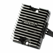 Load image into Gallery viewer, Regulator Softail 00