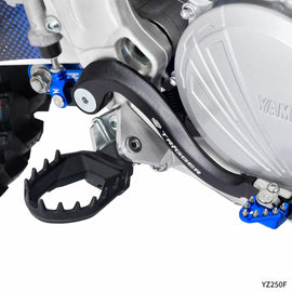 ZETA Max Foot Peg Yam Blk for motorcycle foot controls, black foot peg with textured surface and mounting hardware.