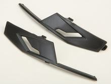 Load image into Gallery viewer, Rear Vents By Led Left/Right Ff 98/Md 01/Of 77