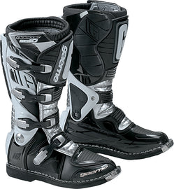 GAERNE SG10 steel toe footwear kit, durable protective gear for safety and comfort, shown in a close-up image.