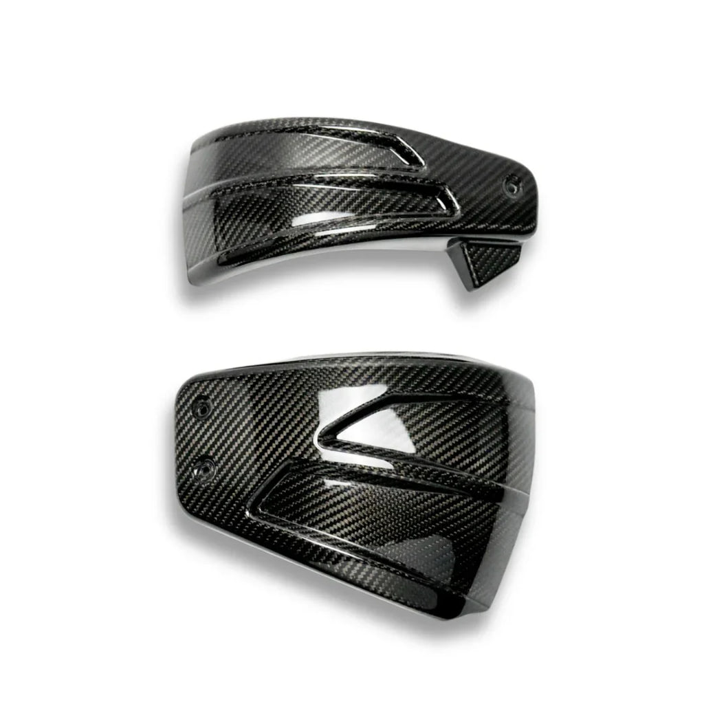SAWICKI Exhaust carbon fibre side covers for Harley M8 Softails 2018-2024, sleek fenders with a lightweight, high-performance design.